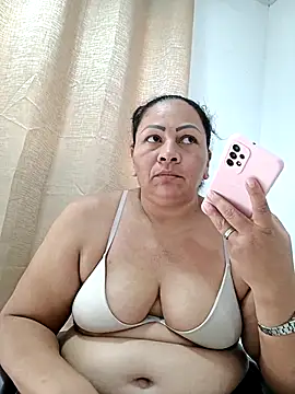 Snapshot of Dirty_Candy chatting on 11/18/25, 02:21 Dirty Candy online show from 11/18/25, 02:21