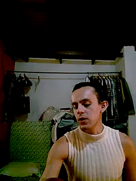 Snapshot of monroedelrey chatting on 11/28/25, 07:49 monroedelrey online show from 11/28/25, 07:49