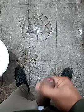 SlipperyRebound0 online show from 11/18/25, 03:05