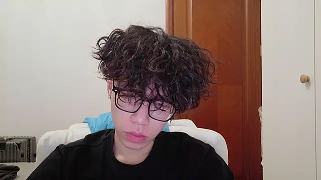 hangzi-0011 online show from 10/10/25, 11:42