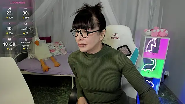 Snapshot of LindaRomero chatting on 10/08/25, 09:18 LindaRomero online show from 10/08/25, 09:18