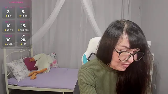 LindaRomero online show from 11/08/25, 10:04