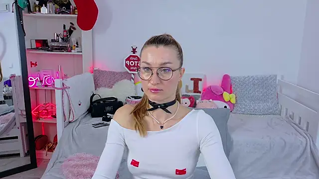 Snapshot of MysticRoxanne chatting on 12/02/25, 08:30 MysticRoxanne online show from 12/02/25, 08:30
