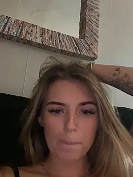 Snapshot of EllieEllxx chatting on 10/11/25, 12:26 EllieEllxx online show from 10/11/25, 12:26