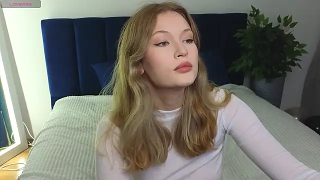 Snapshot of julia_di chatting on 10/31/25, 08:48 julia di online show from 10/31/25, 08:48