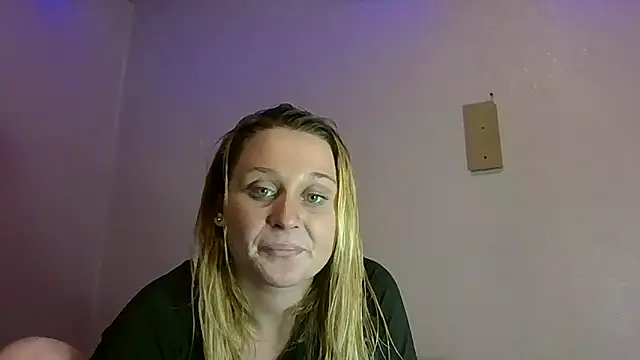 Snapshot of Queen2454 chatting on 10/08/25, 11:46 Queen2454 online show from 10/08/25, 11:46