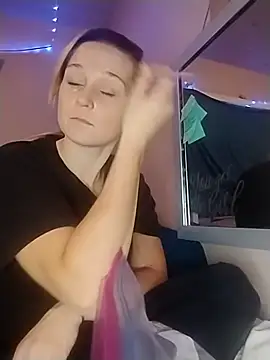 Snapshot of Queen2454 chatting on 10/20/25, 07:58 Queen2454 online show from 10/20/25, 07:58