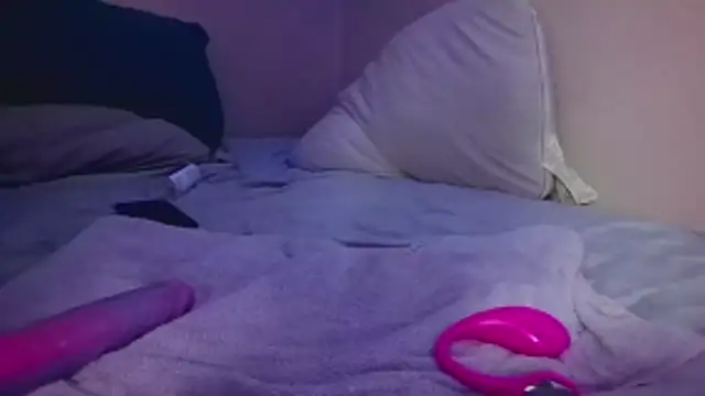 Snapshot of Queen2454 chatting on 10/24/25, 06:15 Queen2454 online show from 10/24/25, 06:15