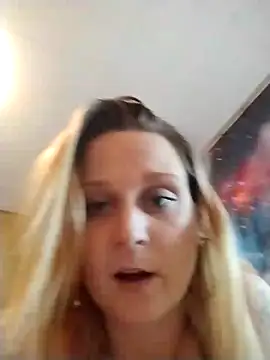 Snapshot of Queen2454 chatting on 11/30/25, 02:59 Queen2454 online show from 11/30/25, 02:59