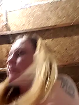 Snapshot of Queen2454 chatting on 03/06/26, 09:39 Queen2454 online show from 03/06/26, 09:39