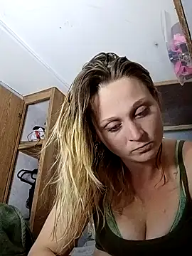 Snapshot of Queen2454 chatting on 04/15/26, 07:59 Queen2454 online show from 04/15/26, 07:59