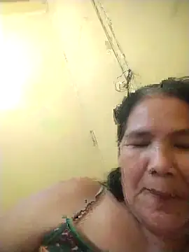 Snapshot of milagrose_rose chatting on 11/29/25, 11:57 milagrose rose online show from 11/29/25, 11:57