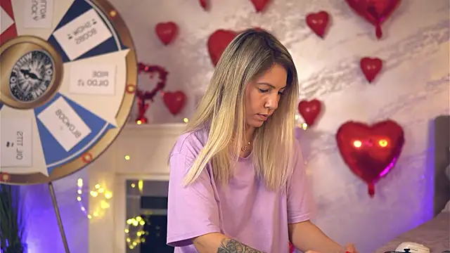 Snapshot of CassieMiles chatting on 02/13/26, 04:08 CassieMiles online show from 02/13/26, 04:08