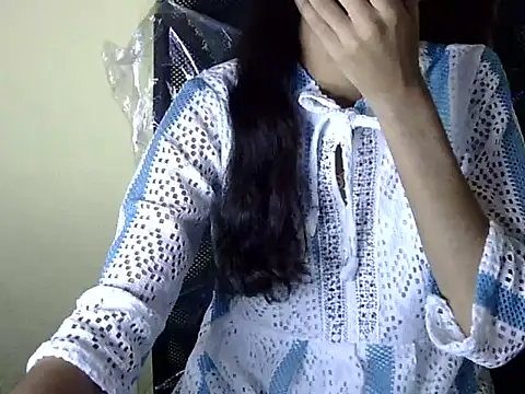 Snapshot of Shazi_1 chatting on 11/28/25, 02:42 Shazi 1 online show from 11/28/25, 02:42