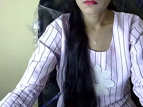 Snapshot of Shazi_1 chatting on 11/30/25, 03:21 Shazi 1 online show from 11/30/25, 03:21