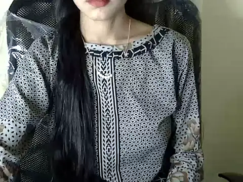 Snapshot of Shazi_1 chatting on 12/14/25, 04:51 Shazi 1 online show from 12/14/25, 04:51