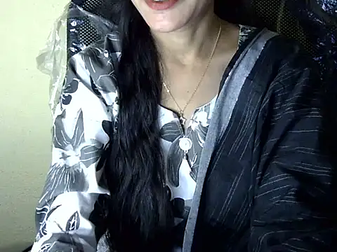 Snapshot of Shazi_1 chatting on 12/15/25, 04:33 Shazi 1 online show from 12/15/25, 04:33