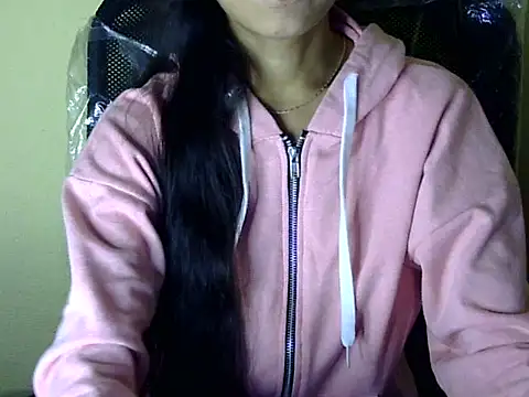 Snapshot of Shazi_1 chatting on 12/17/25, 02:23 Shazi 1 online show from 12/17/25, 02:23