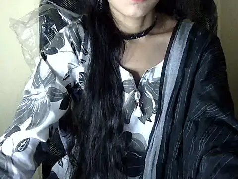 Snapshot of Shazi_1 chatting on 12/21/25, 04:58 Shazi 1 online show from 12/21/25, 04:58