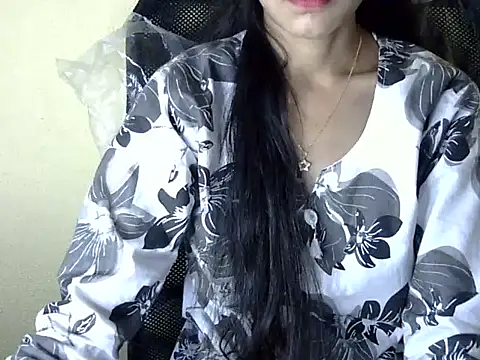 Snapshot of Shazi_1 chatting on 12/22/25, 05:04 Shazi 1 online show from 12/22/25, 05:04