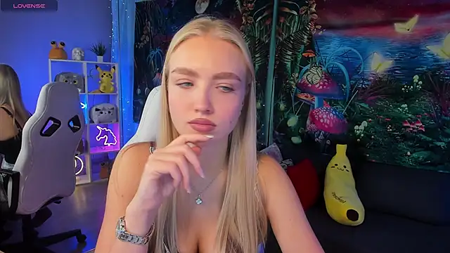 TessaGrays online show from 10/28/25, 10:52