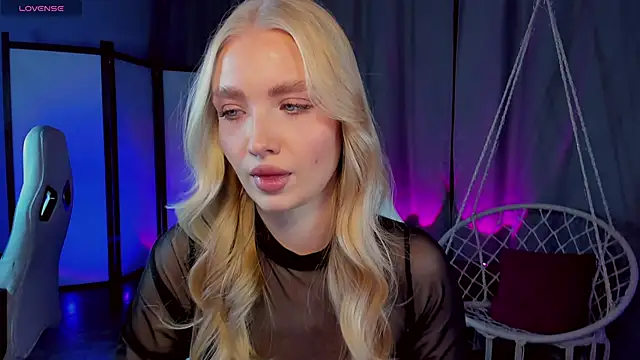 Snapshot of TessaGrays chatting on 12/22/25, 07:49 TessaGrays online show from 12/22/25, 07:49