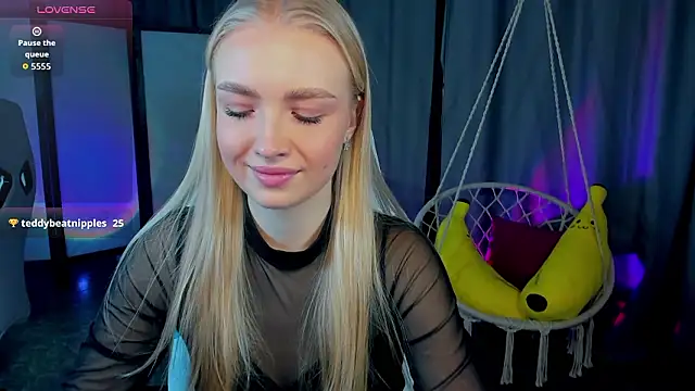 Snapshot of TessaGrays chatting on 02/04/26, 07:47 TessaGrays online show from 02/04/26, 07:47