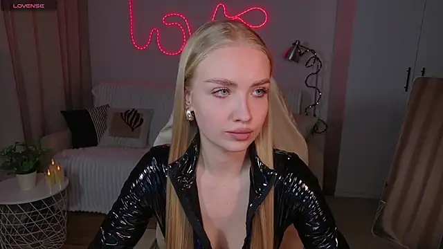 Snapshot of TessaGrays chatting on 02/23/26, 05:43 TessaGrays online show from 02/23/26, 05:43