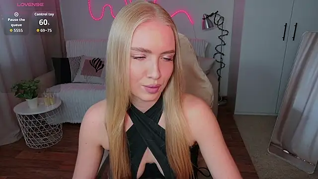Snapshot of TessaGrays chatting on 04/28/26, 12:10 TessaGrays online show from 04/28/26, 12:10