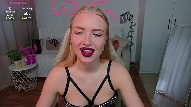 Snapshot of TessaGrays chatting on 04/30/26, 10:32 TessaGrays online show from 04/30/26, 10:32