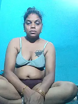 Snapshot of Kanneeswari chatting on 10/20/25, 07:03 Kanneeswari online show from 10/20/25, 07:03