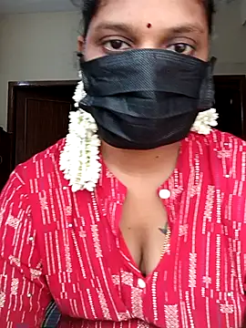 Snapshot of Kanneeswari chatting on 11/19/25, 04:23 Kanneeswari online show from 11/19/25, 04:23