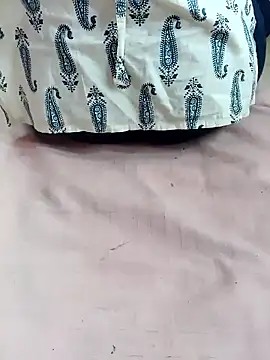 Snapshot of Kanneeswari chatting on 11/21/25, 01:37 Kanneeswari online show from 11/21/25, 01:37