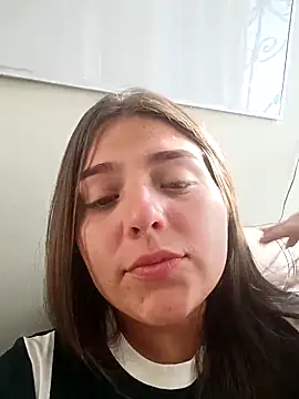 Snapshot of EmiilySttone chatting on 12/17/25, 12:33 EmiilySttone online show from 12/17/25, 12:33