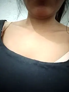 Snapshot of PEEHU-50 chatting on 03/11/26, 12:49 PEEHU-50 online show from 03/11/26, 12:49