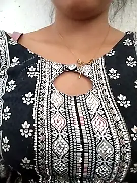 Snapshot of PEEHU-50 chatting on 04/19/26, 02:11 PEEHU-50 online show from 04/19/26, 02:11
