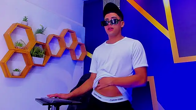 The Boy King online show from 10/22/25, 02:06