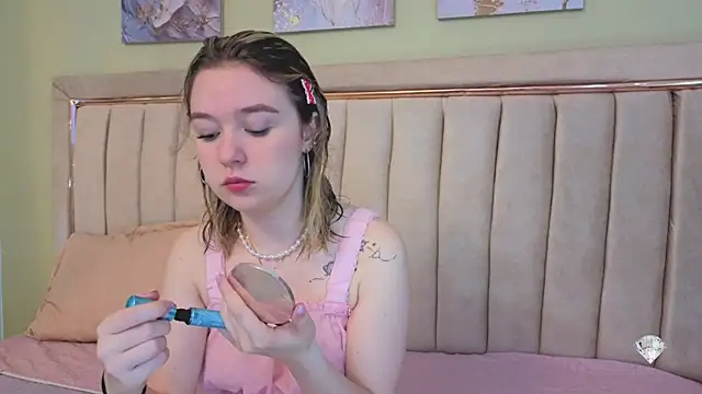 Lucia Copper online show from 10/29/25, 12:07