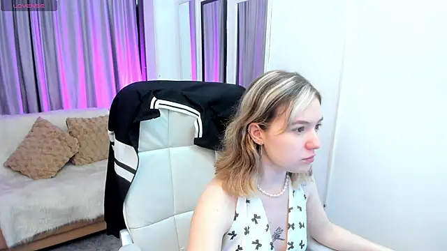 Lucia Copper online show from 10/30/25, 11:55