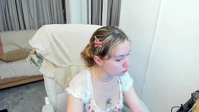 Lucia Copper online show from 12/01/25, 03:39