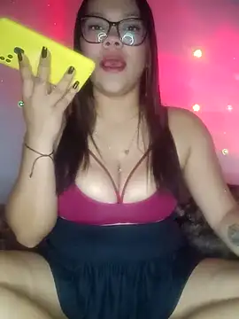 Snapshot of loren_g08 chatting on 12/05/25, 04:21 loren g08 online show from 12/05/25, 04:21