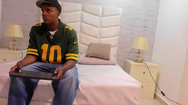 jax black online show from 11/08/25, 07:01