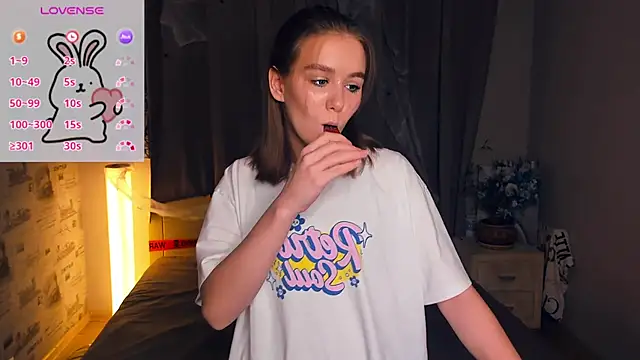 Snapshot of TienKnous chatting on 11/10/25, 07:13 TienKnous online show from 11/10/25, 07:13