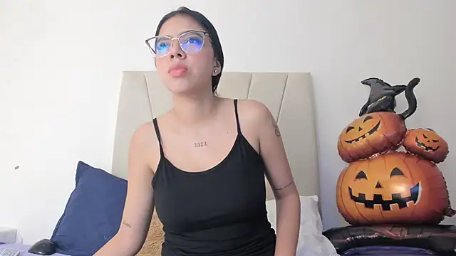 Ainoa Pink online show from 10/11/25, 07:56