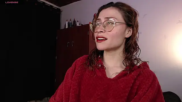 Snapshot of Alessandra_Shayk666 chatting on 11/27/25, 11:40 Alessandra Shayk666 online show from 11/27/25, 11:40