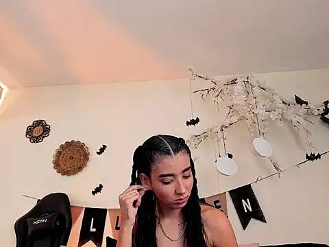 cloe taylor   online show from 10/08/25, 03:15