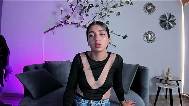 cloe taylor   online show from 11/23/25, 01:33