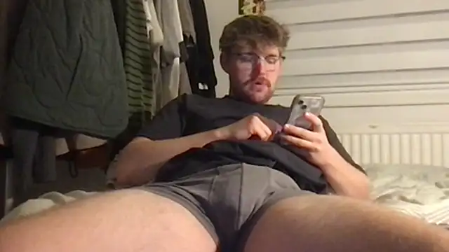 Snapshot of Angus80085 chatting on 10/22/25, 05:45 Angus80085 online show from 10/22/25, 05:45