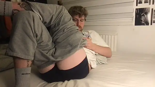 Snapshot of Angus80085 chatting on 10/28/25, 08:55 Angus80085 online show from 10/28/25, 08:55