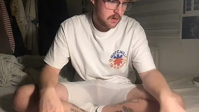 Snapshot of Angus80085 chatting on 11/09/25, 06:28 Angus80085 online show from 11/09/25, 06:28